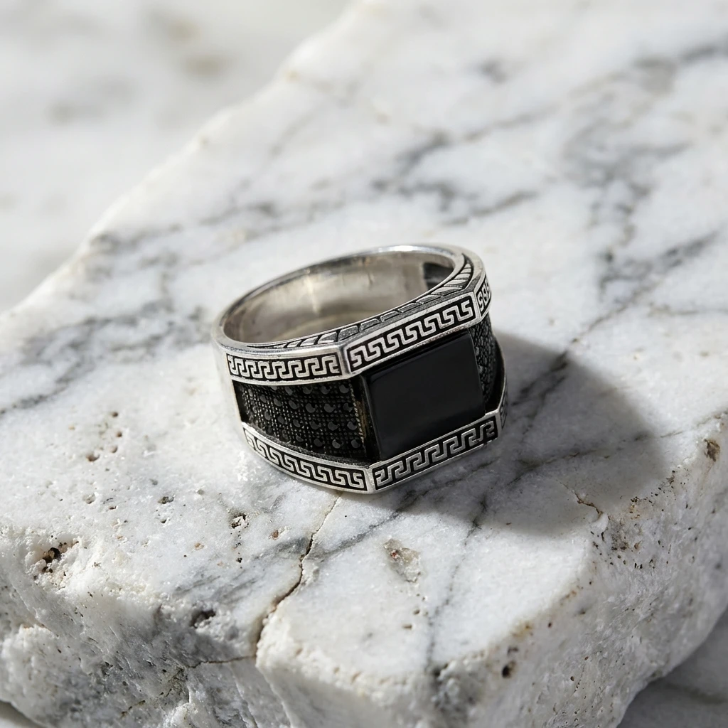 Grek Desenli Kare Siyah Oniks Erkek Yüzük