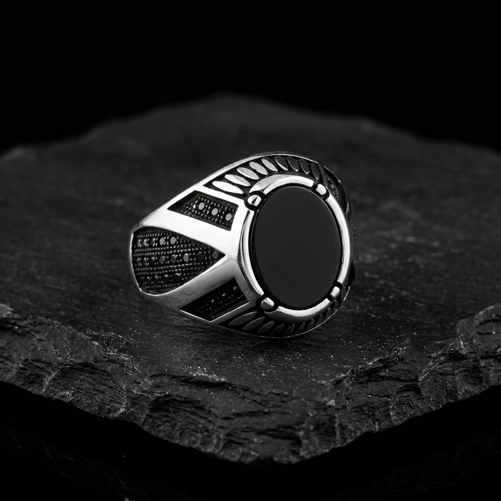 V-Hattı İşlemeli Siyah Oniks Erkek Yüzük