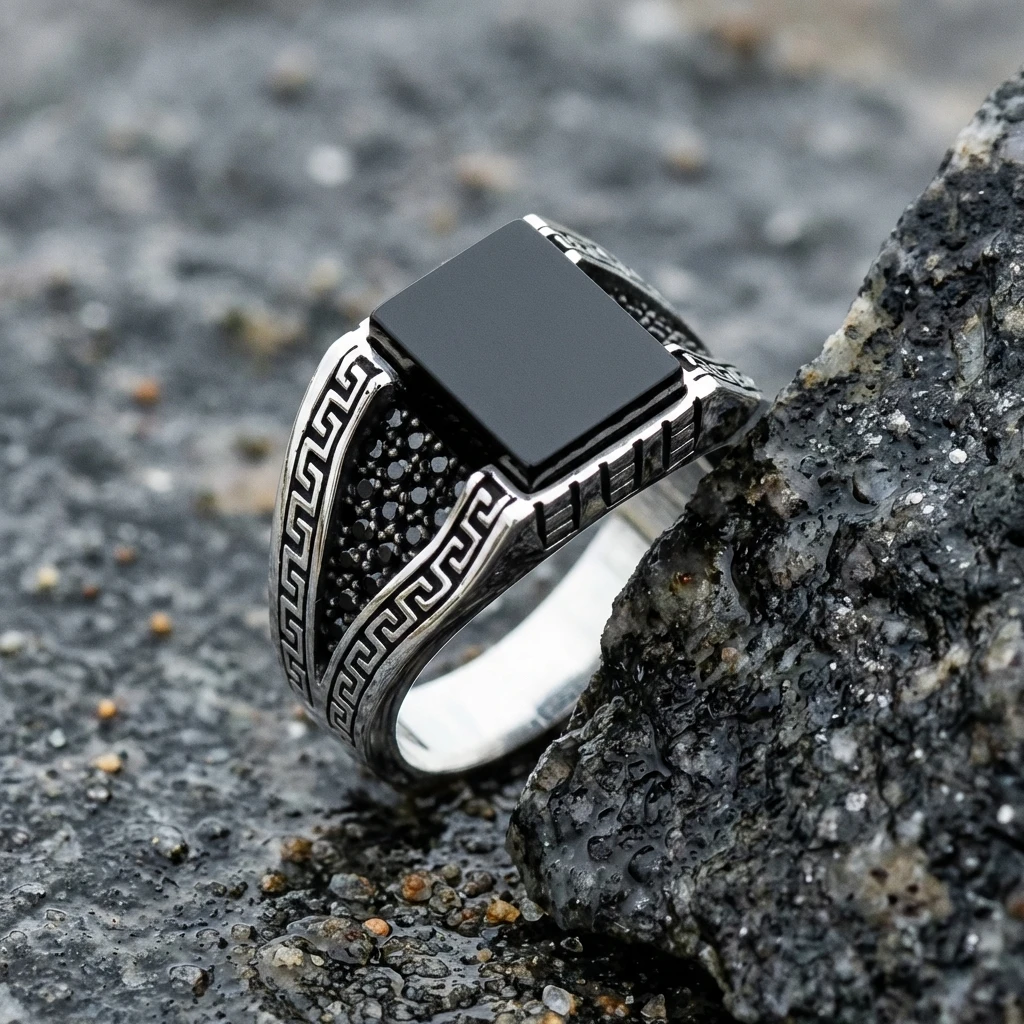 Grek Desenli Kare Siyah Oniks Erkek Yüzük
