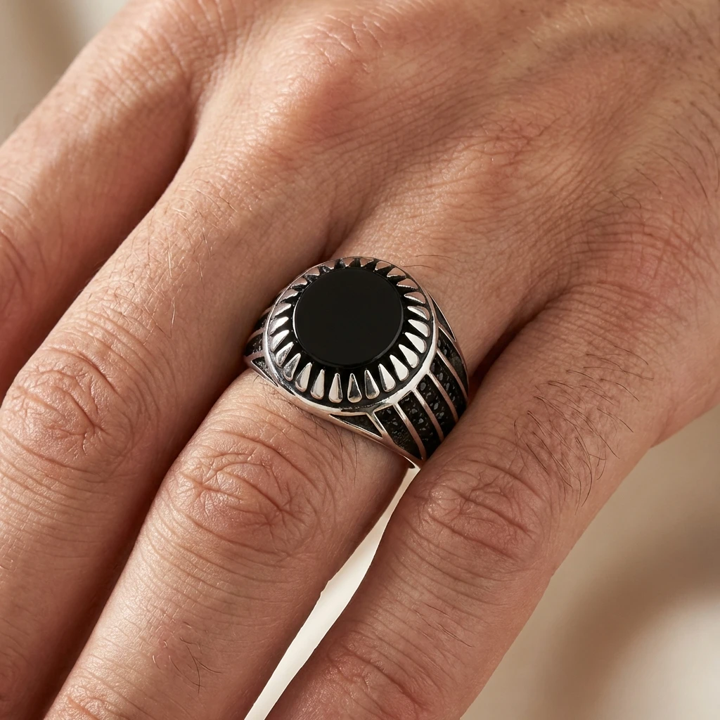 Işınsal Desenli Yuvarlak Siyah Oniks Erkek Yüzük