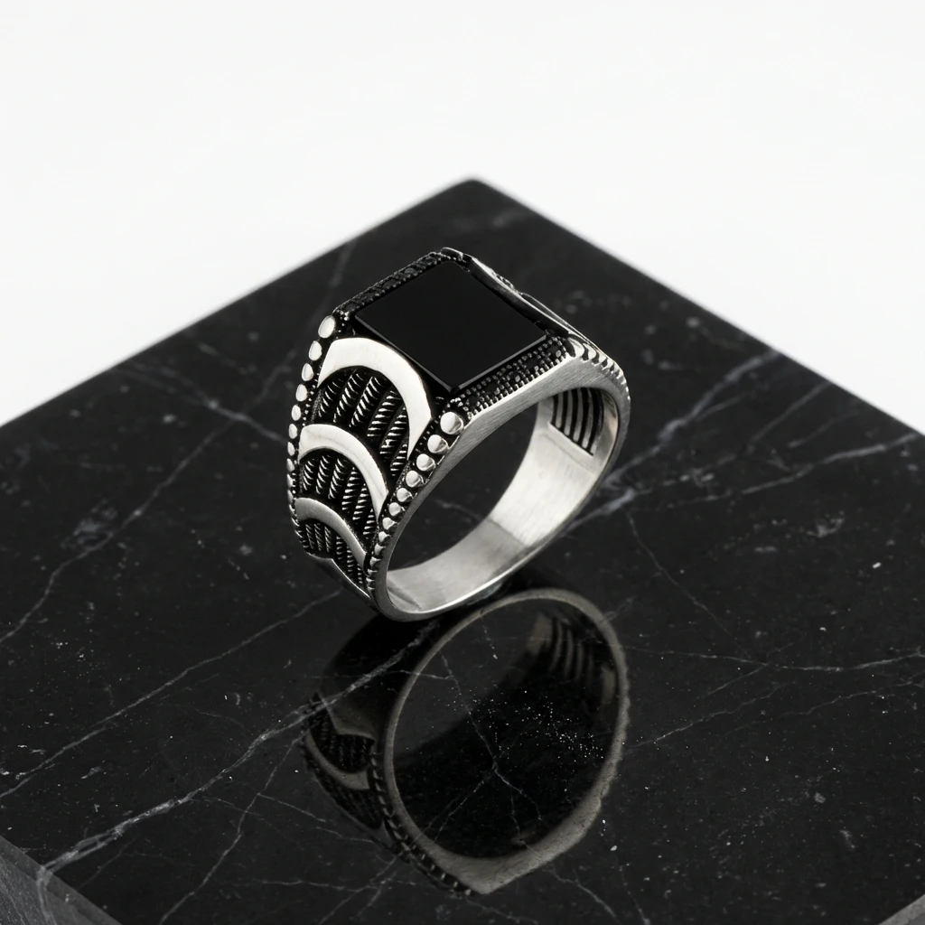 Üç Hilal Detaylı Kare Siyah Oniks Erkek Yüzük