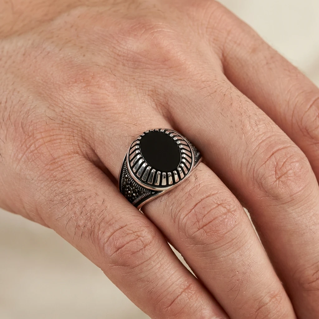 Işınsal Tasarım Yuvarlak Siyah Oniks Erkek Yüzük