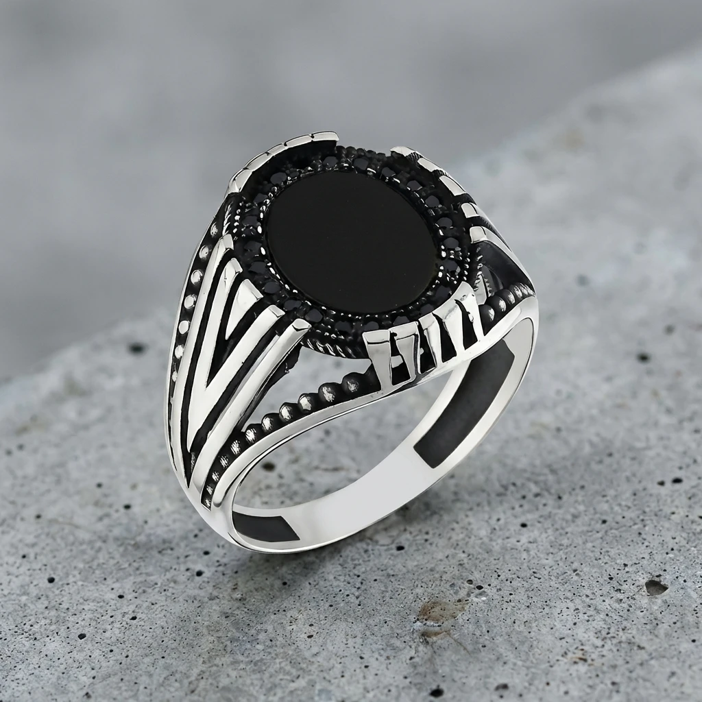 Şerit İşlemeli Yuvarlak Siyah Oniks Erkek Yüzük