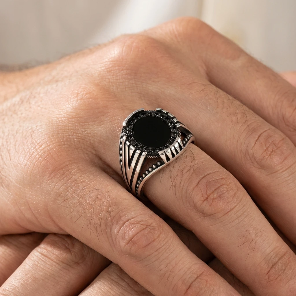 Şerit İşlemeli Yuvarlak Siyah Oniks Erkek Yüzük