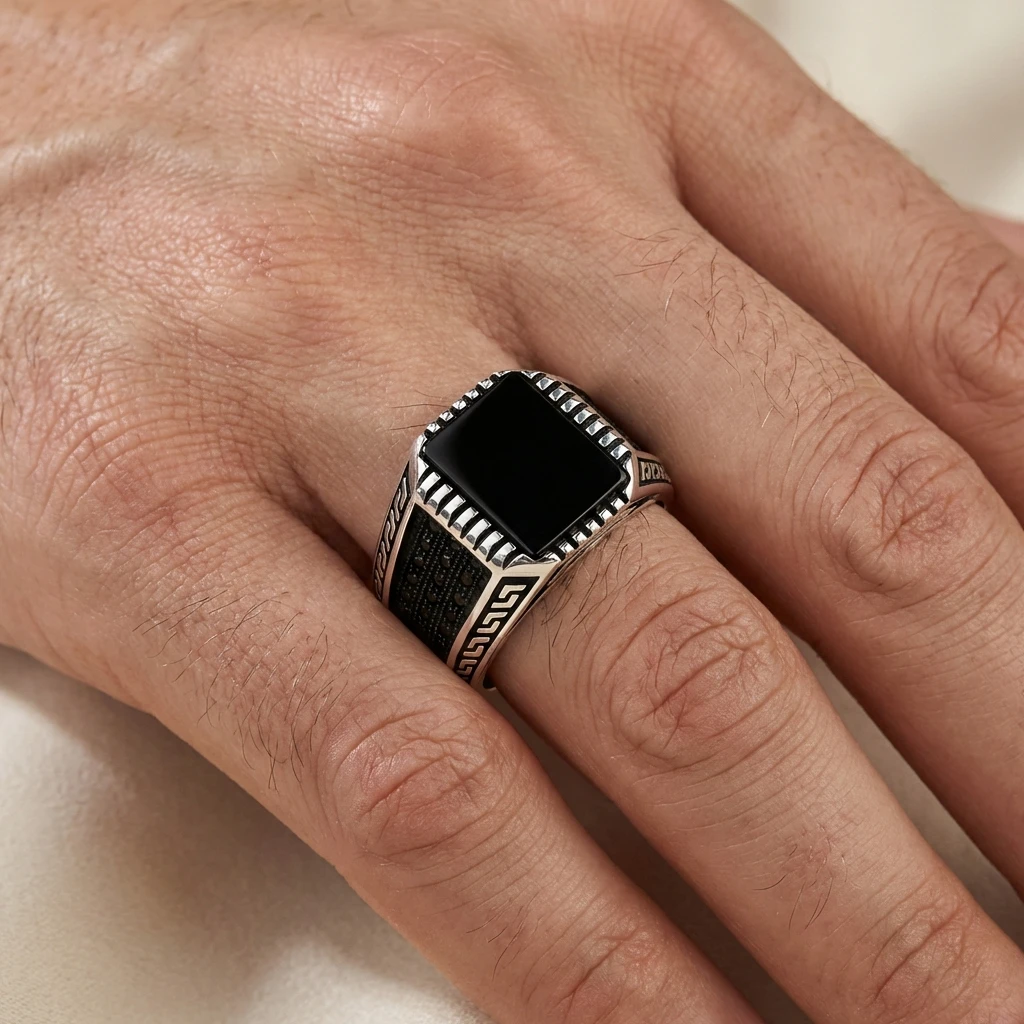 Grek Desenli Kare Siyah Oniks Erkek Yüzük