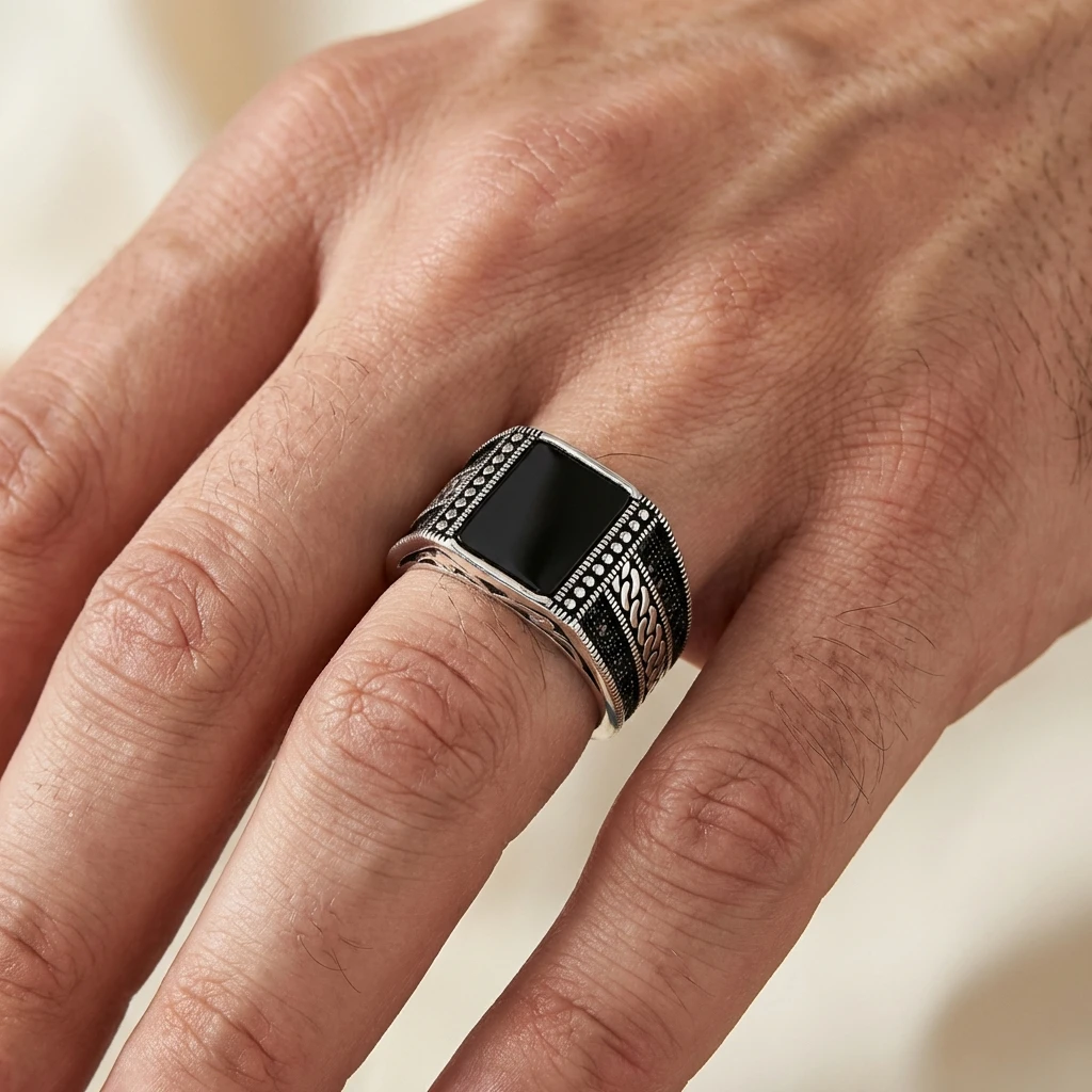 Örgü Motifli ve Şeritli Kare Siyah Oniks Erkek Yüzük