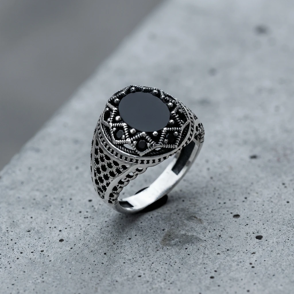 Ajur İşlemeli ve Petek Dokulu Siyah Oniks Erkek Yüzük