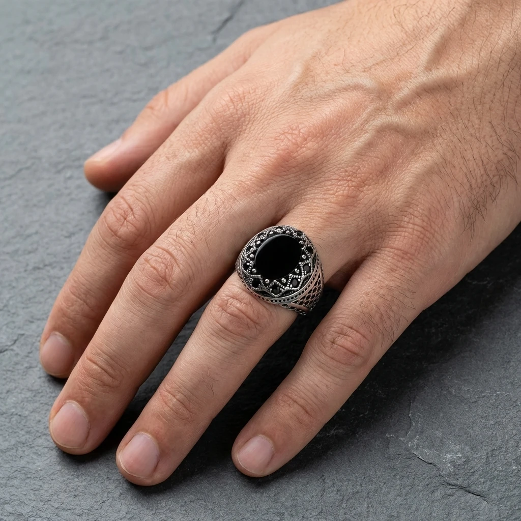 Ajur İşlemeli ve Petek Dokulu Siyah Oniks Erkek Yüzük