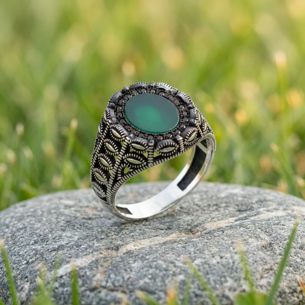 Ajur İşlemeli ve Yeşil Akik Taşlı Erkek Yüzük