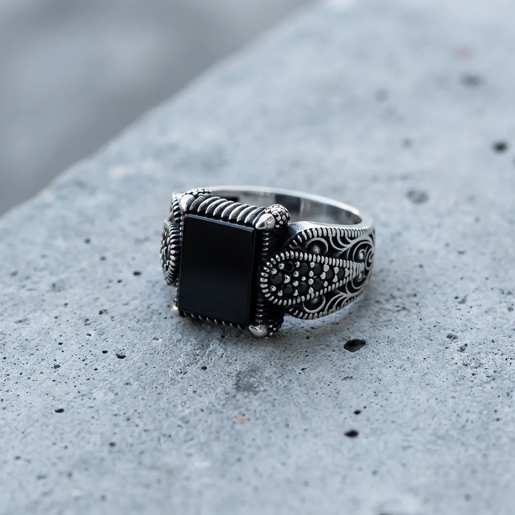 Özel Tasarım Kare Siyah Taşlı Erkek Yüzüğü