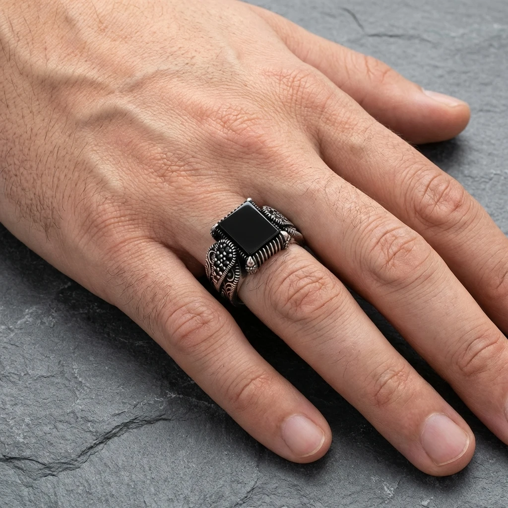 Özel Tasarım Kare Siyah Taşlı Erkek Yüzüğü