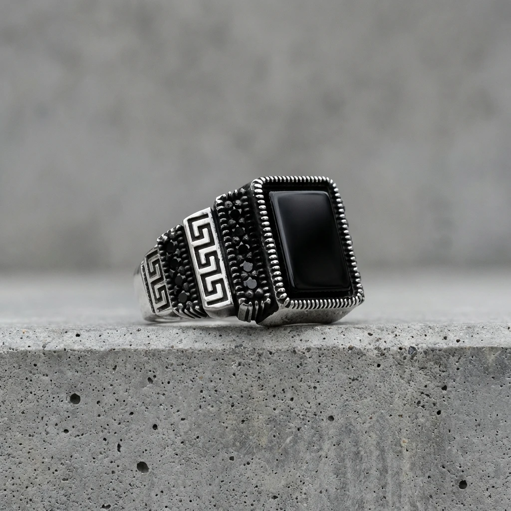 Grek Desenli Kare Siyah Oniks Erkek Yüzük