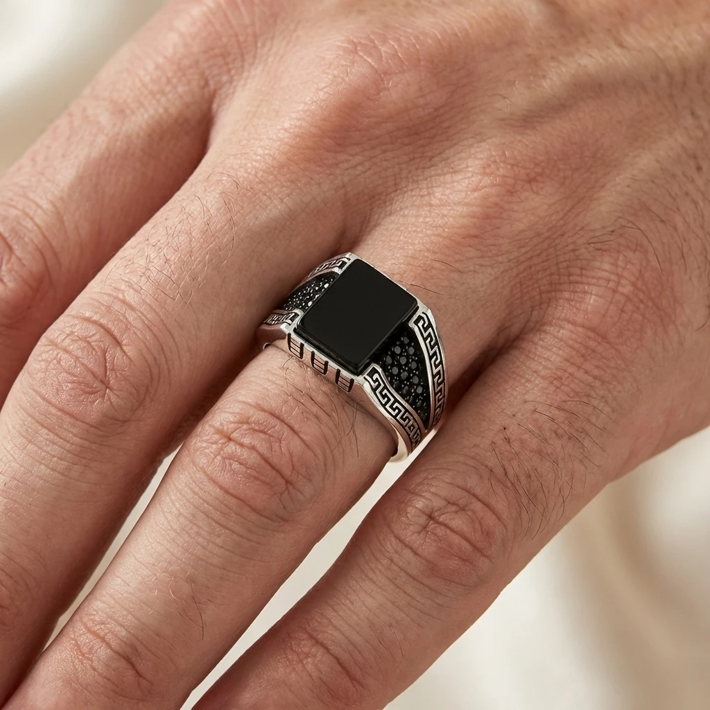 Grek Desenli Kare Siyah Oniks Erkek Yüzük