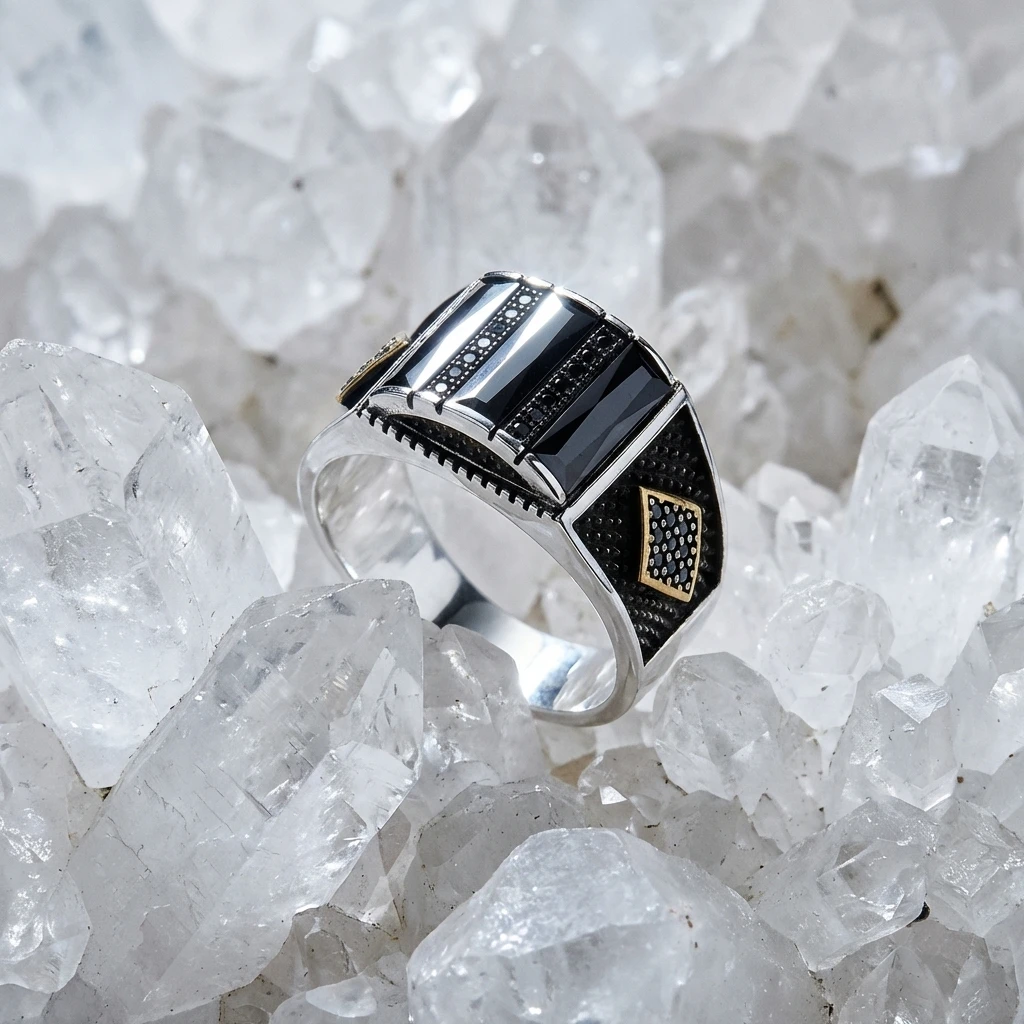 Üçlü Baget Taşlı Altın Detaylı Gümüş Yüzük