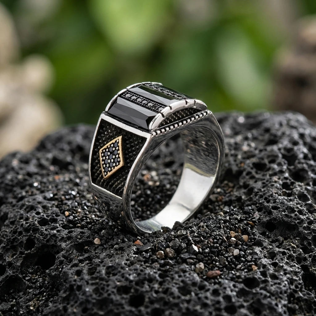 Üçlü Baget Taşlı Altın Detaylı Gümüş Yüzük