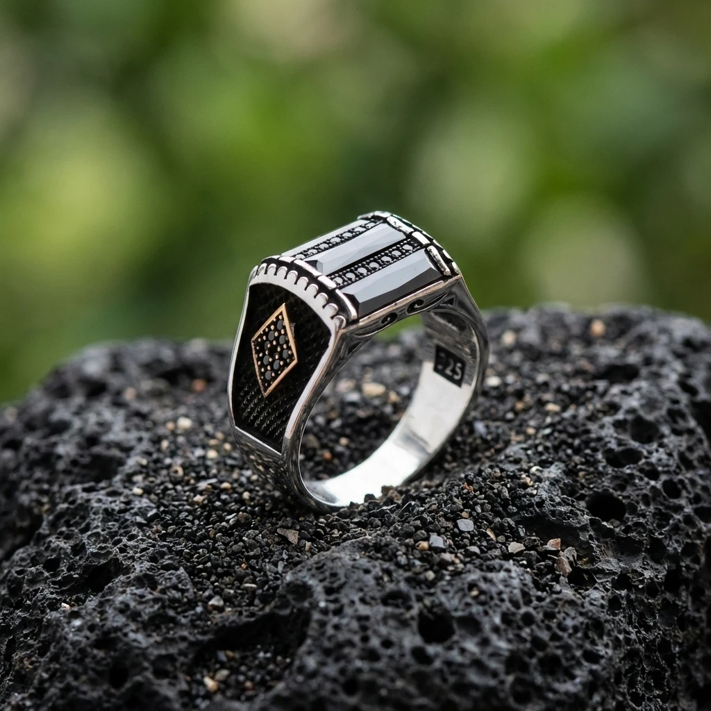 Üçlü Baget Taşlı Kare Detaylı Gümüş Yüzük