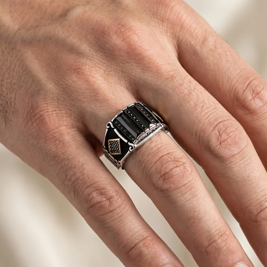 Üçlü Baget Taşlı Altın Detaylı Gümüş Yüzük