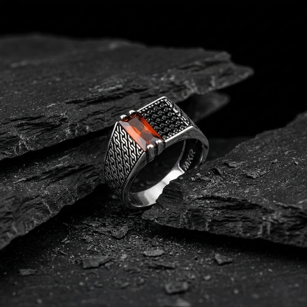 Tekli Baget Taşlı Geometrik İşlemeli Gümüş Yüzük