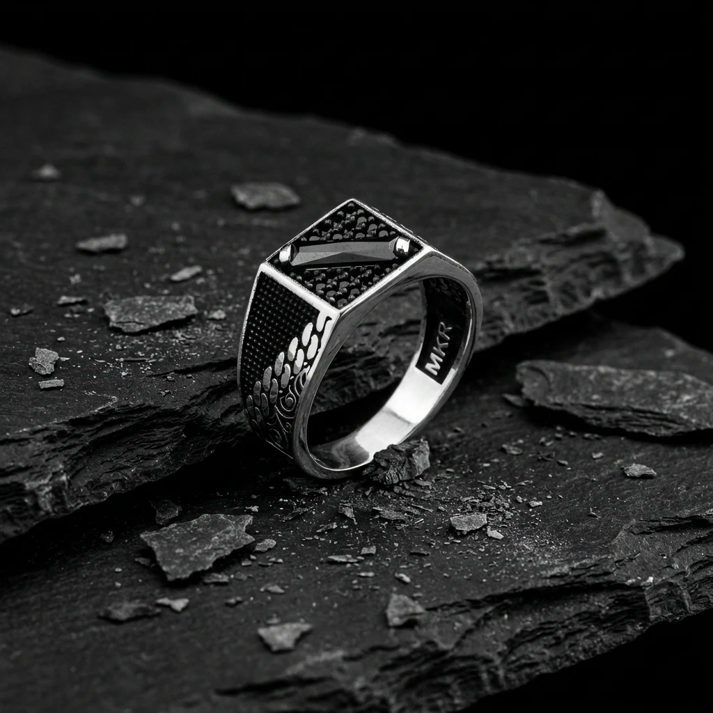 Tekli Baget Taşlı Yaprak Desen İşlemeli Gümüş Yüzük