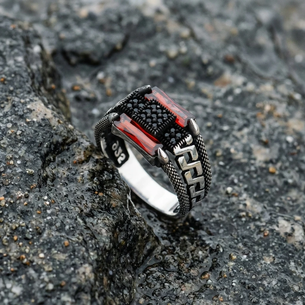 Tekli Baget Taşlı Modern İşlemeli Gümüş Yüzük