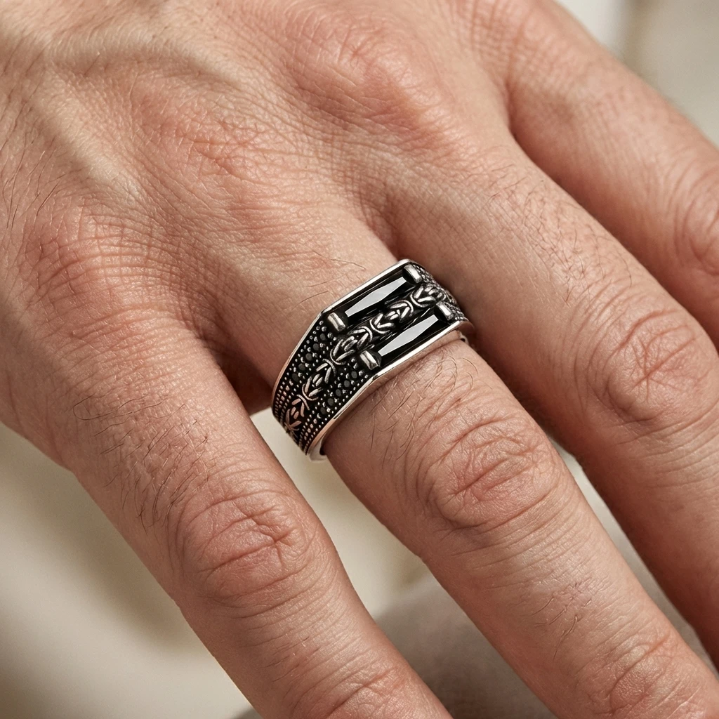 Zincir Örgü İşlemeli Tekli Baget Taşlı Gümüş Yüzük