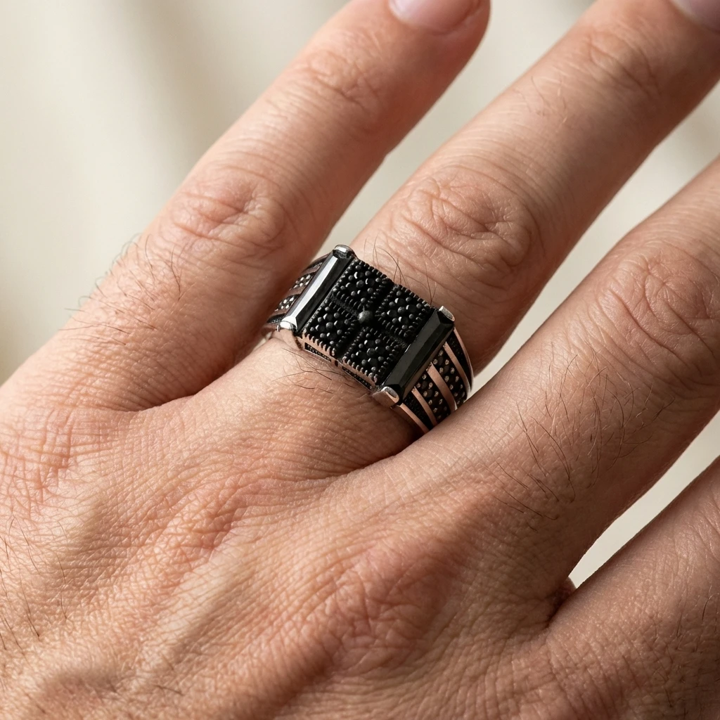 Izgara Desenli Çift Baget Taşlı Gümüş Yüzük