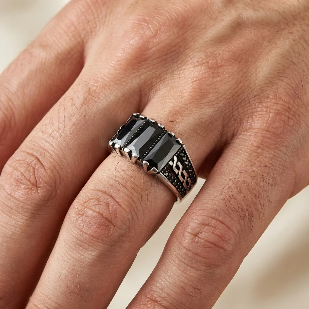 Üçlü Baget Taşlı Labirent Desenli Gümüş Yüzük