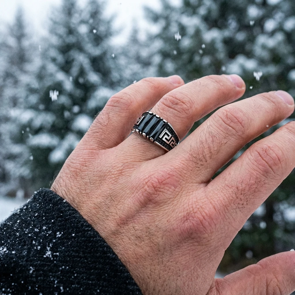 Labirent Desenli Üçlü Baget Taşlı Gümüş Yüzük