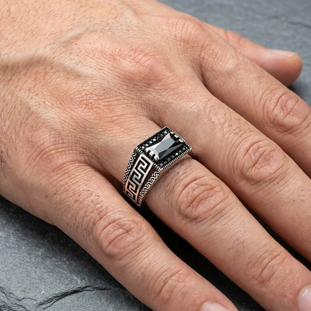 Labirent Desenli Baget Taşlı Gümüş Yüzük