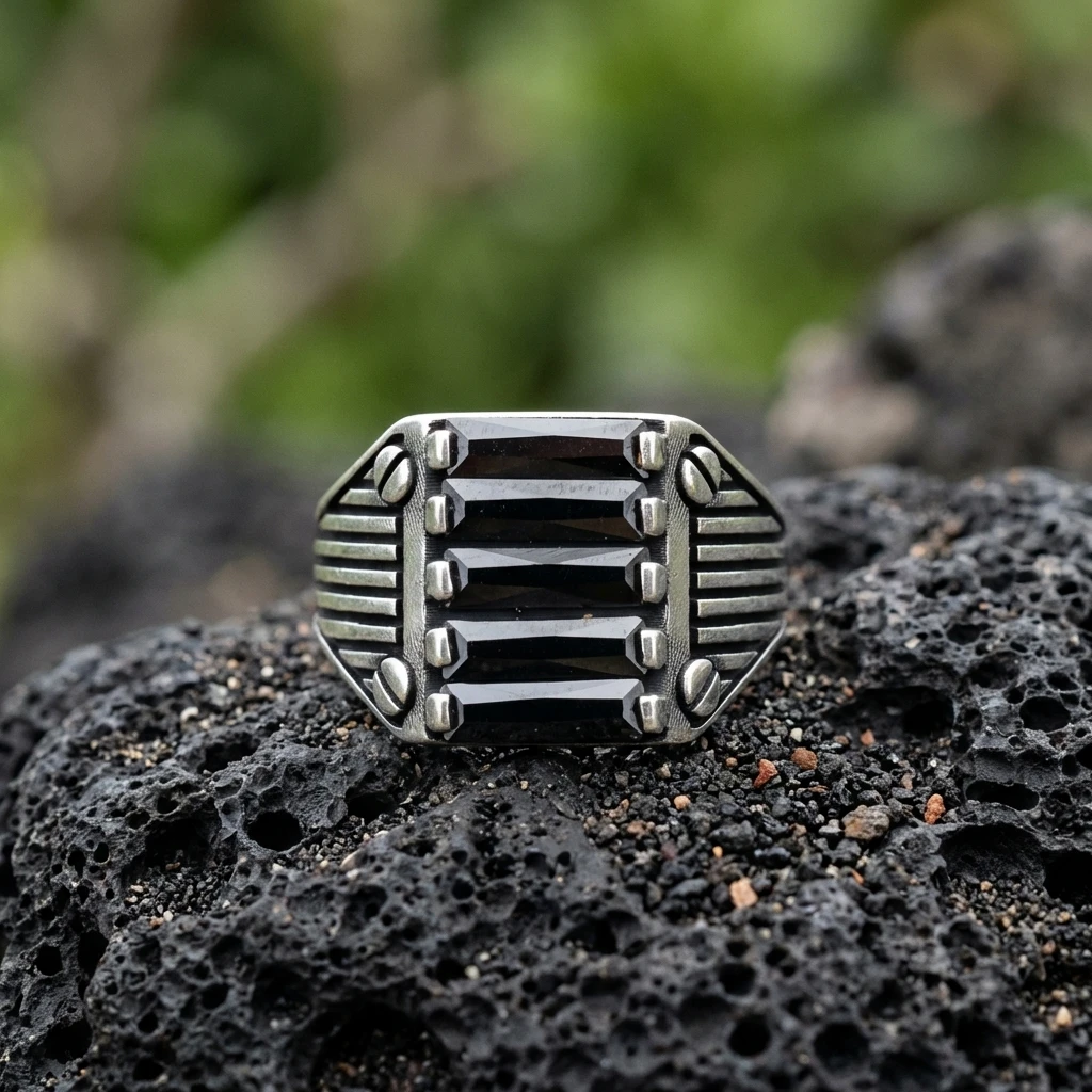 Vida Detaylı Beşli Baget Taşlı Yüzük