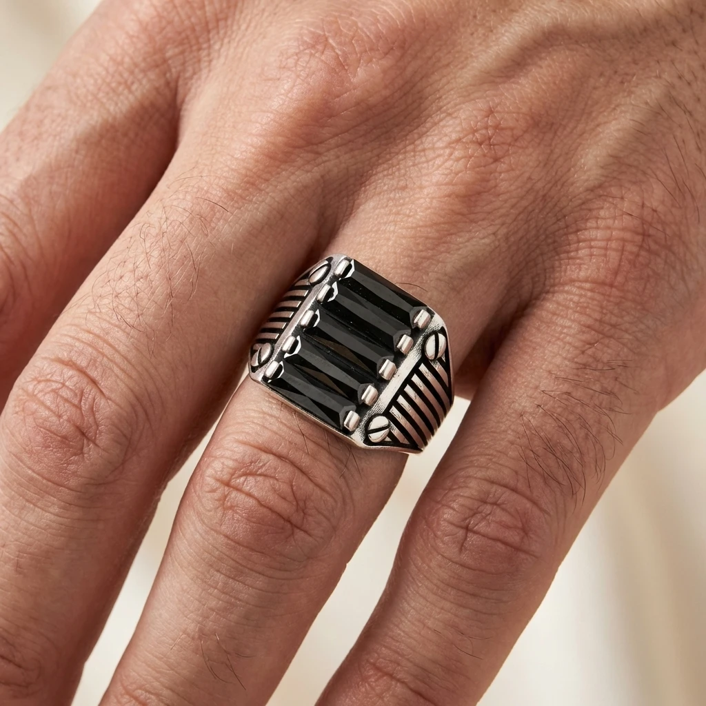 Vida Detaylı Beşli Baget Taşlı Yüzük