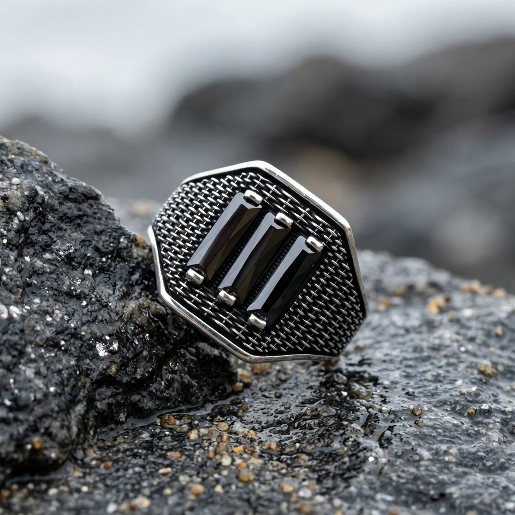 Hasır Desenli Üçlü Baget Taşlı Yüzük