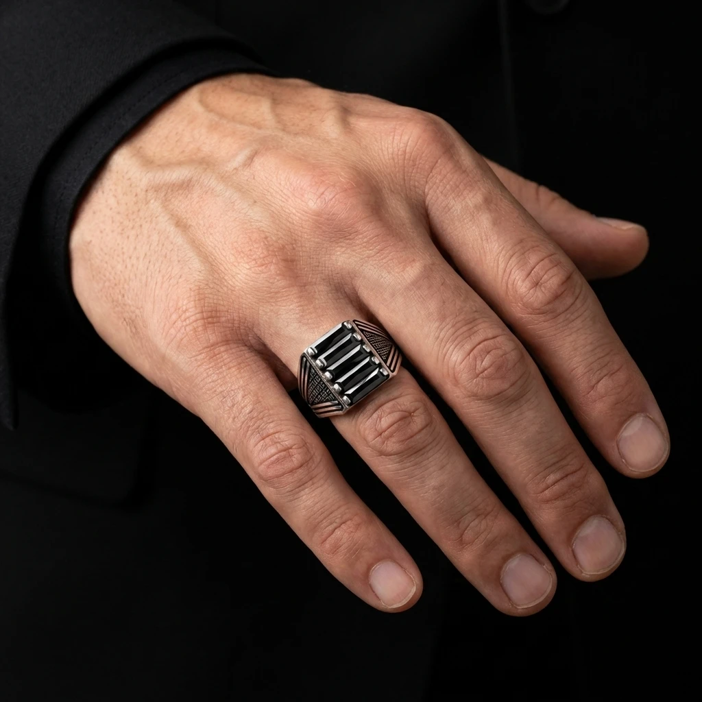 Üçgen Desenli Beşli Baget Taşlı Yüzük