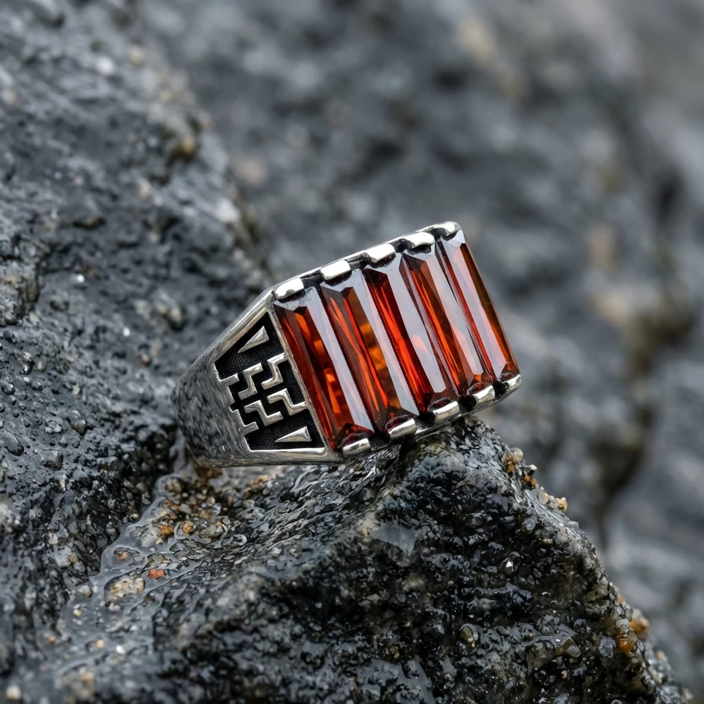 Labirent İşlemeli Beşli Baget Taşlı Yüzük