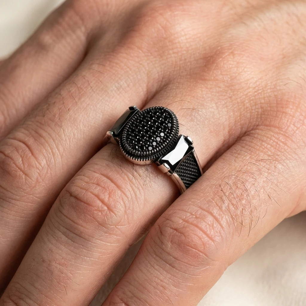 Oval Mikro Taşlı Yanları Baget Taşlı Gümüş Yüzük