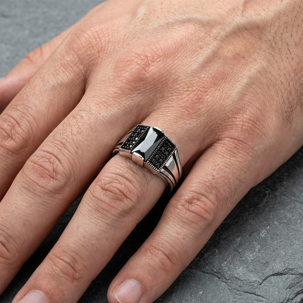 Yanları Mikro Taşlı Baget Taşlı Gümüş Yüzük