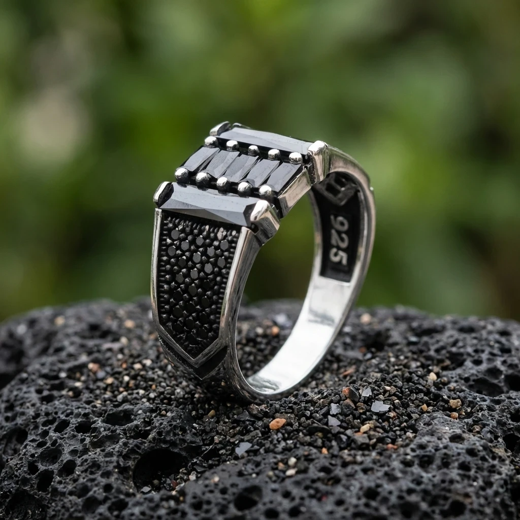 Dikey Çizgili Yatay Baget Taşlı Gümüş Yüzük