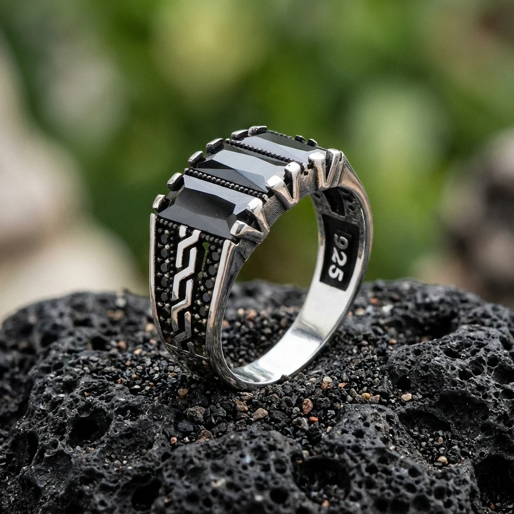 Üçlü Baget Taşlı Labirent Desenli Gümüş Yüzük