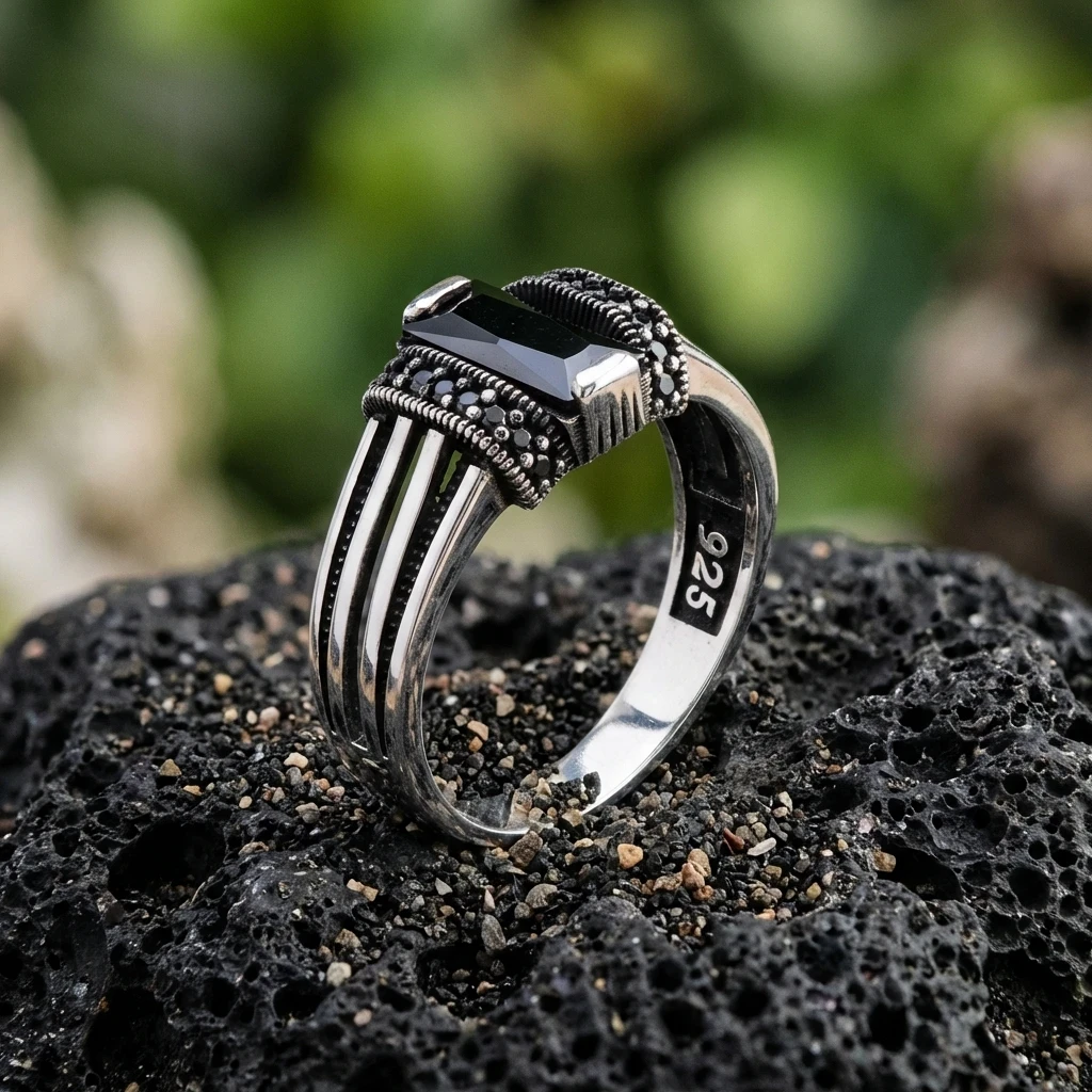 Dikey Şeritli Baget Taşlı Gümüş Yüzük