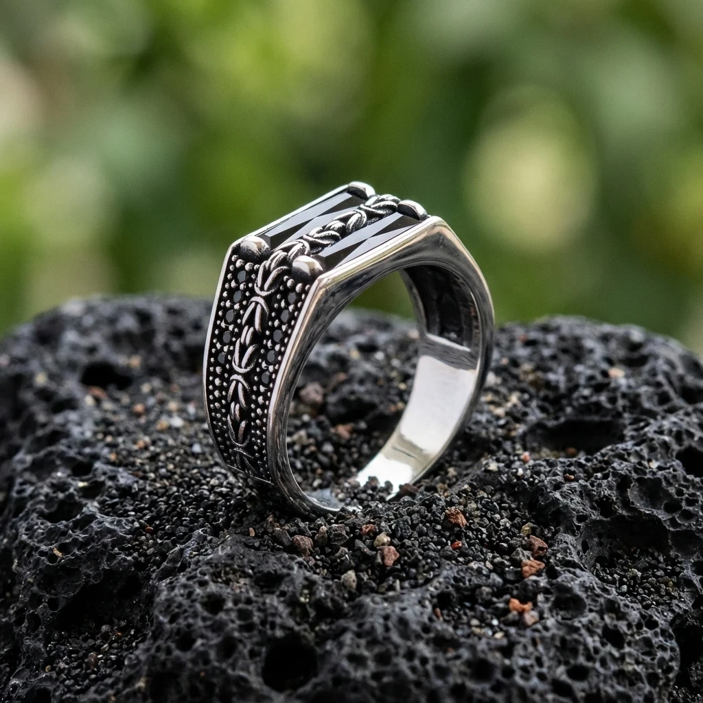 Zincir Örgü İşlemeli Tekli Baget Taşlı Gümüş Yüzük