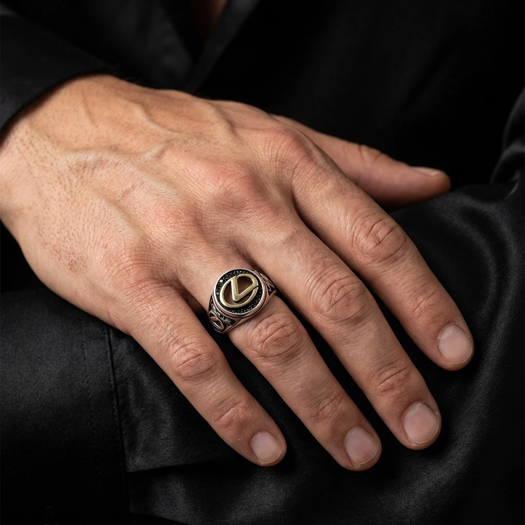 Lexus Logolu ve Siyah Mikro Taşlı Erkek Yüzüğü