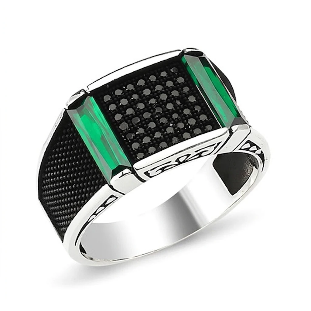 Mikro Taşlı ve Yanları Kızıl Baget Gümüş Yüzük