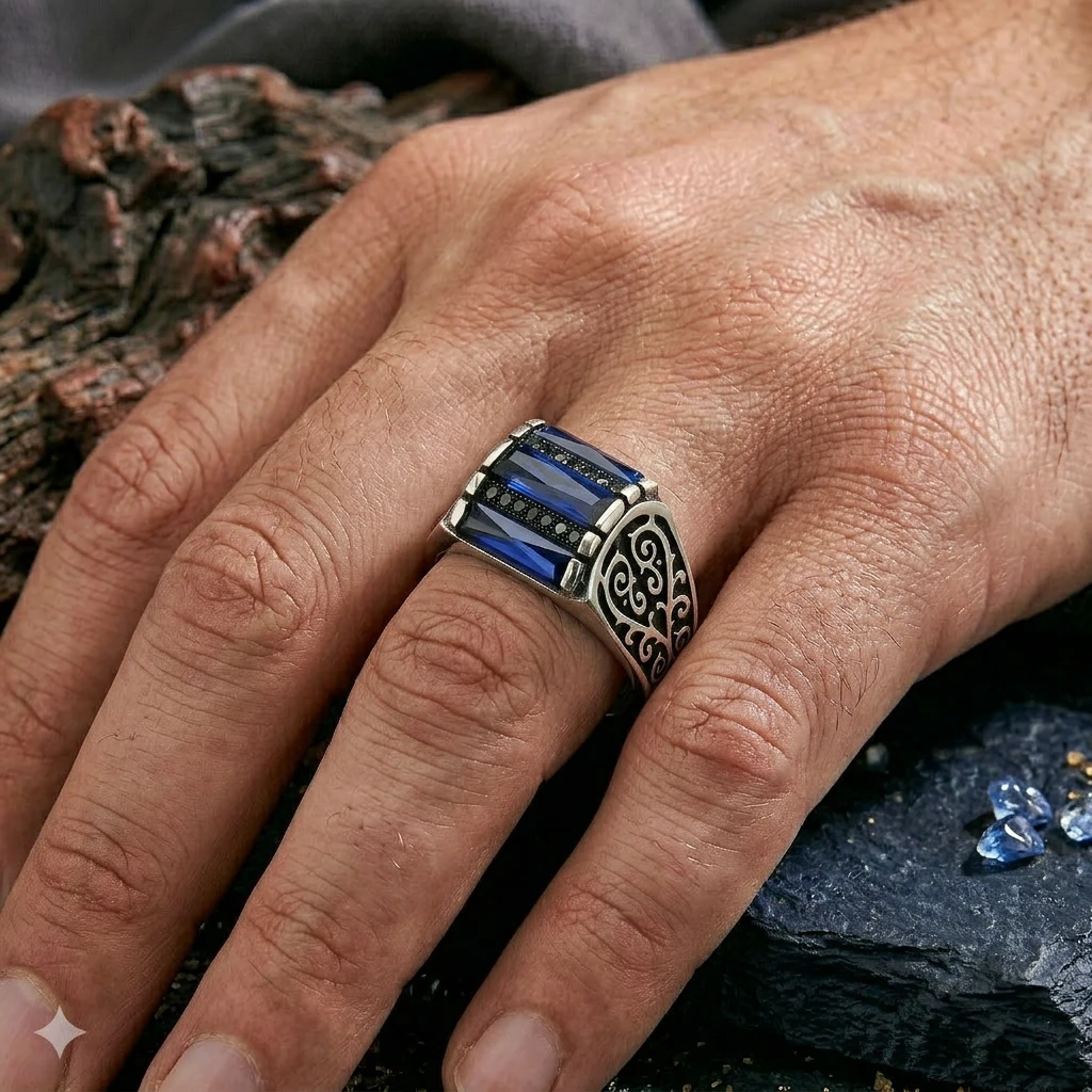 Kare Kasa Üçlü Baget Motifli Tasarım Mikro Taş Gümüş Yüzük