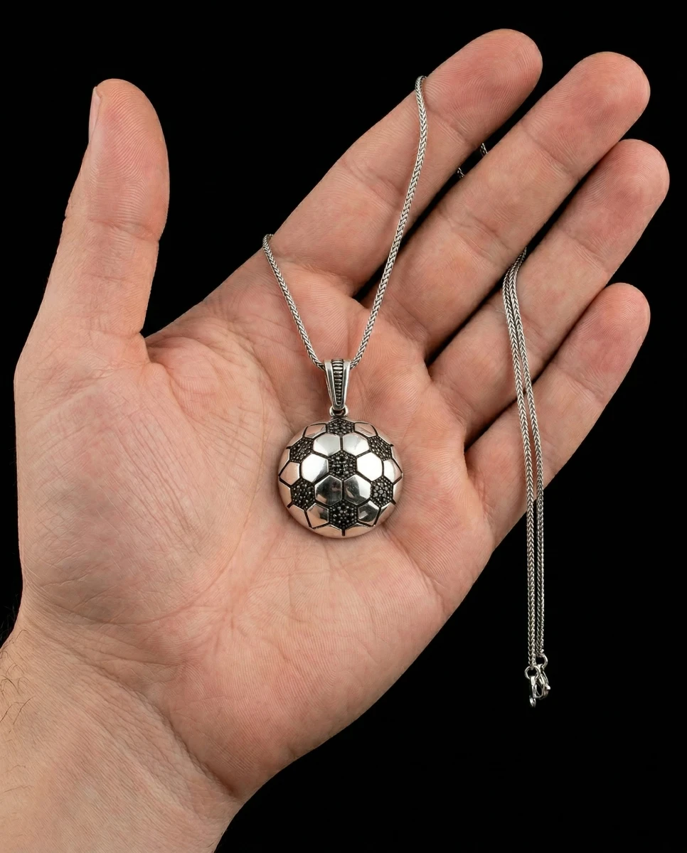 Siyah Taşlı Futbol Topu Tasarım Kolye Ucu